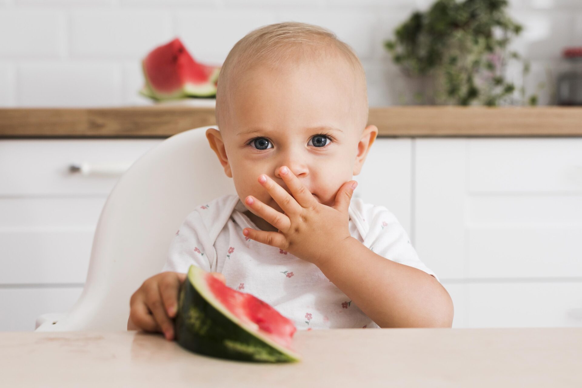 100 ricette per l'infanzia. Guida alla corretta alimentazione del bambino  dallo svezzamento alla scuola